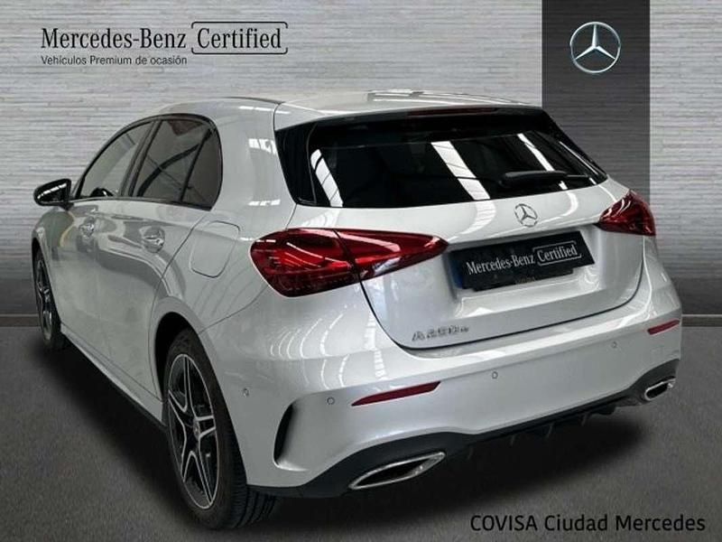 Usado Mercedes A250 AMG line 218 CV (160 kW) 2023 Plateado Berlina
