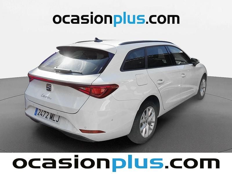 Usado Seat Leon Style 130 CV (95 kW) 2023 Blanco Monovolumen