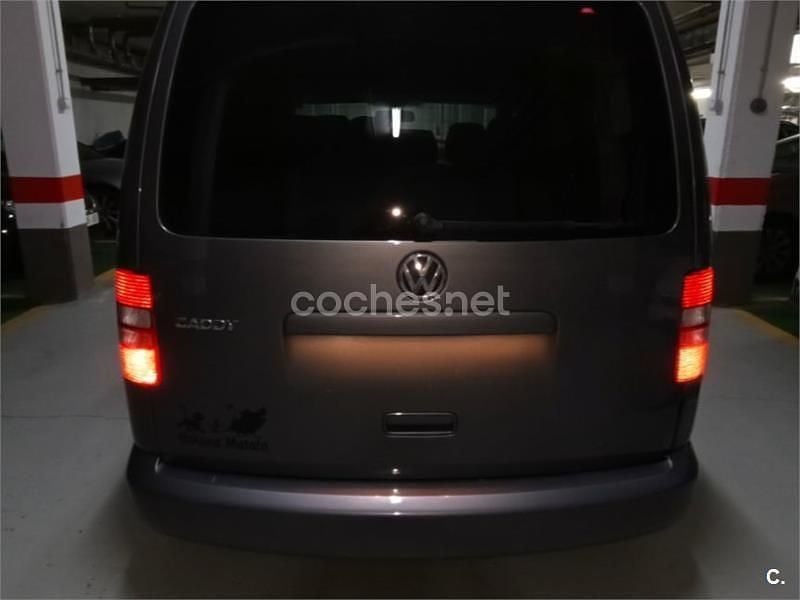 Usado VW Caddy Comfortline 102 CV (75 kW) 2015 Gris / plata Monovolumen