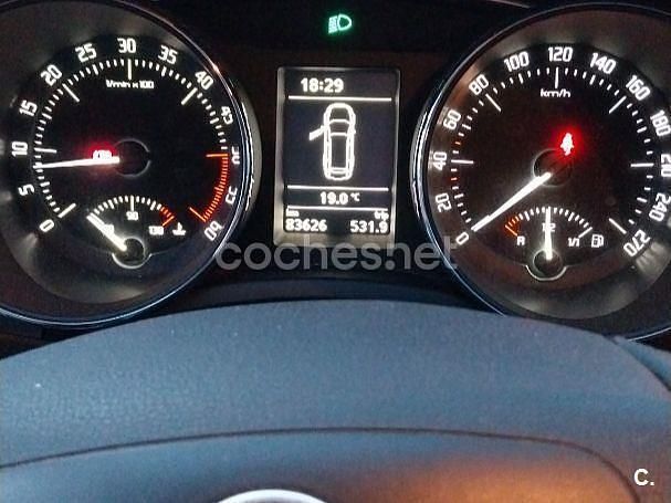 Usado Skoda Superb Active 140 CV (102 kW) 2012 Gris / plata Familiar