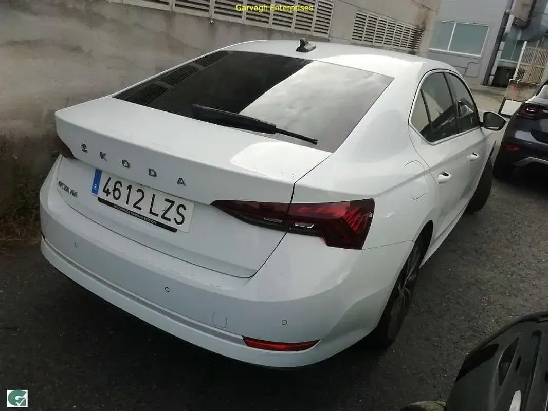 Usado Skoda Octavia Style 150 CV (110 kW) 2022 Blanco Utilitario
