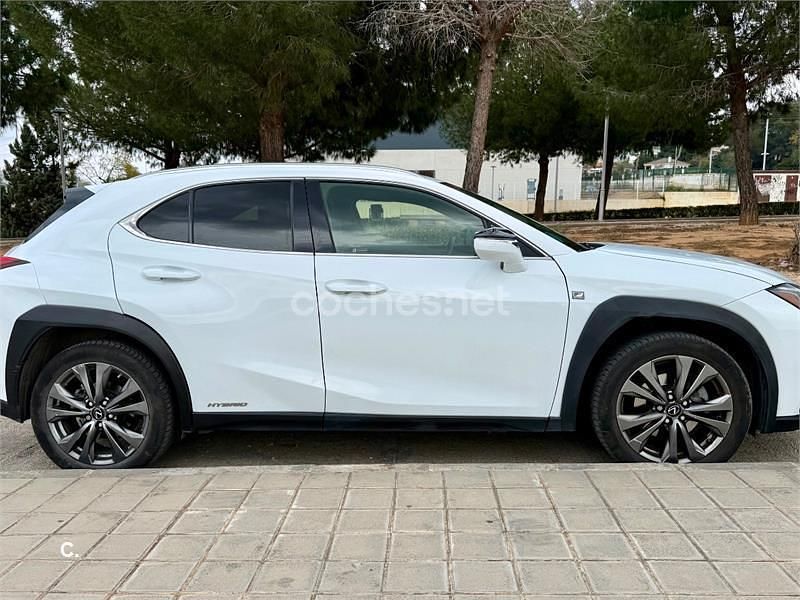 Usado Lexus UX Sport Line 184 CV (135 kW) 2019 Blanco SUV