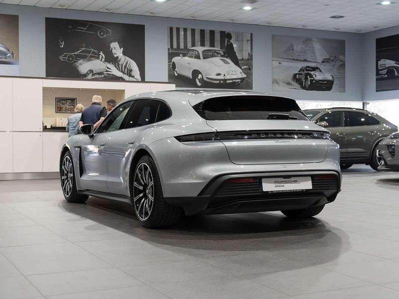 Usado Porsche Taycan Sport Turismo 239 kW (326 CV) 2023 Plateado Familiar