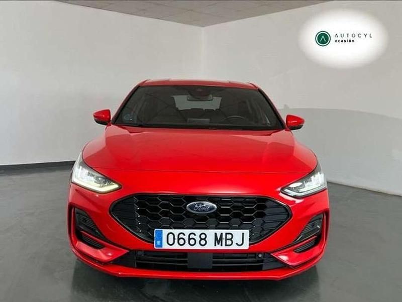 Usado Ford Focus Active 125 CV (91 kW) 2022 Rojo Berlina