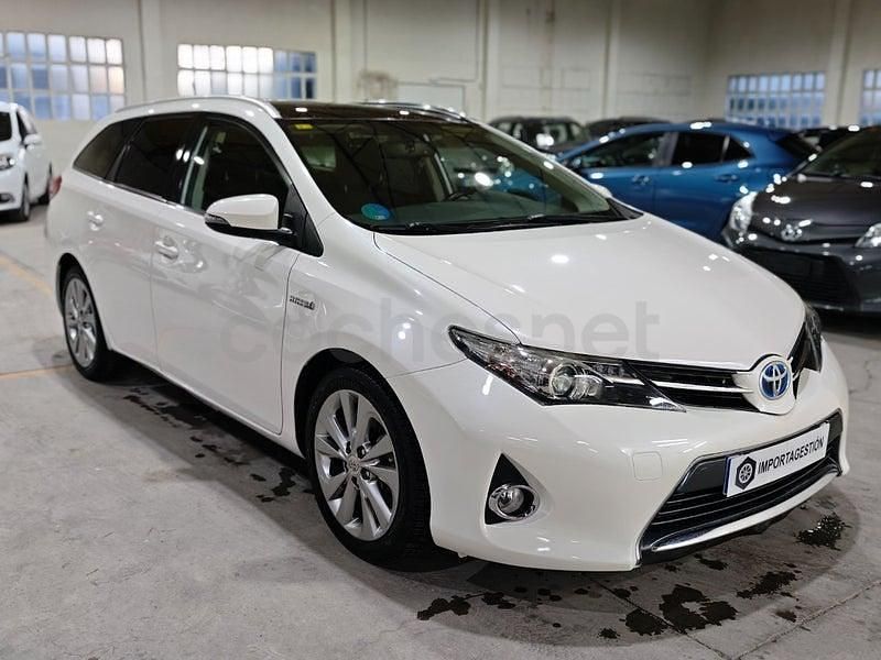 Usado Toyota Auris Hybrid Active 136 CV (100 kW) 2014 Blanco Familiar