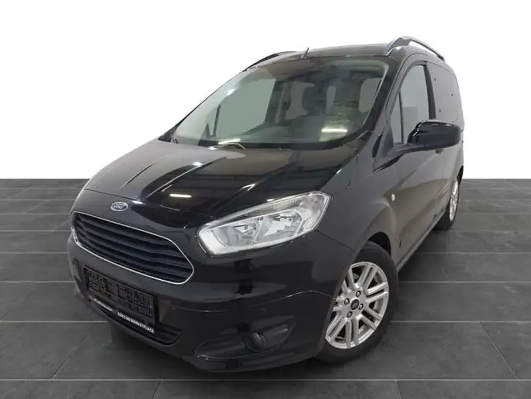 Usado Ford Tourneo Courier Sport 102 CV (75 kW) 2017 Negro Monovolumen