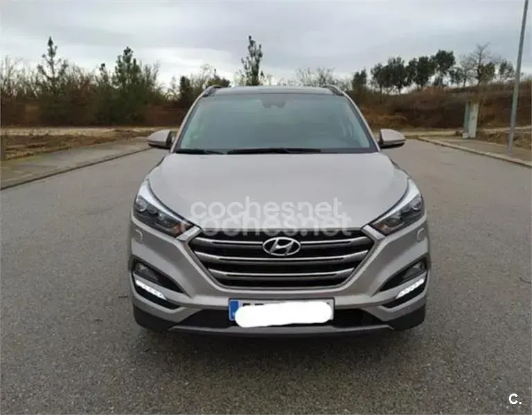 Usado Hyundai Tucson Style 176 CV (129 kW) 2016 Gris / plata SUV