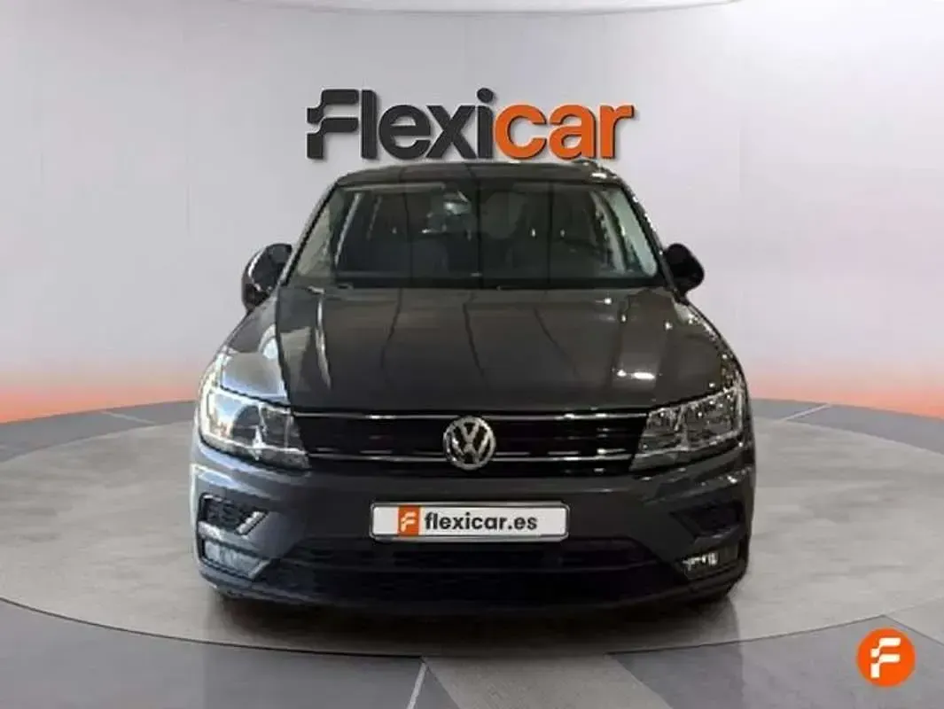 Usado VW Tiguan Edition 125 CV (91 kW) 2018 Gris SUV