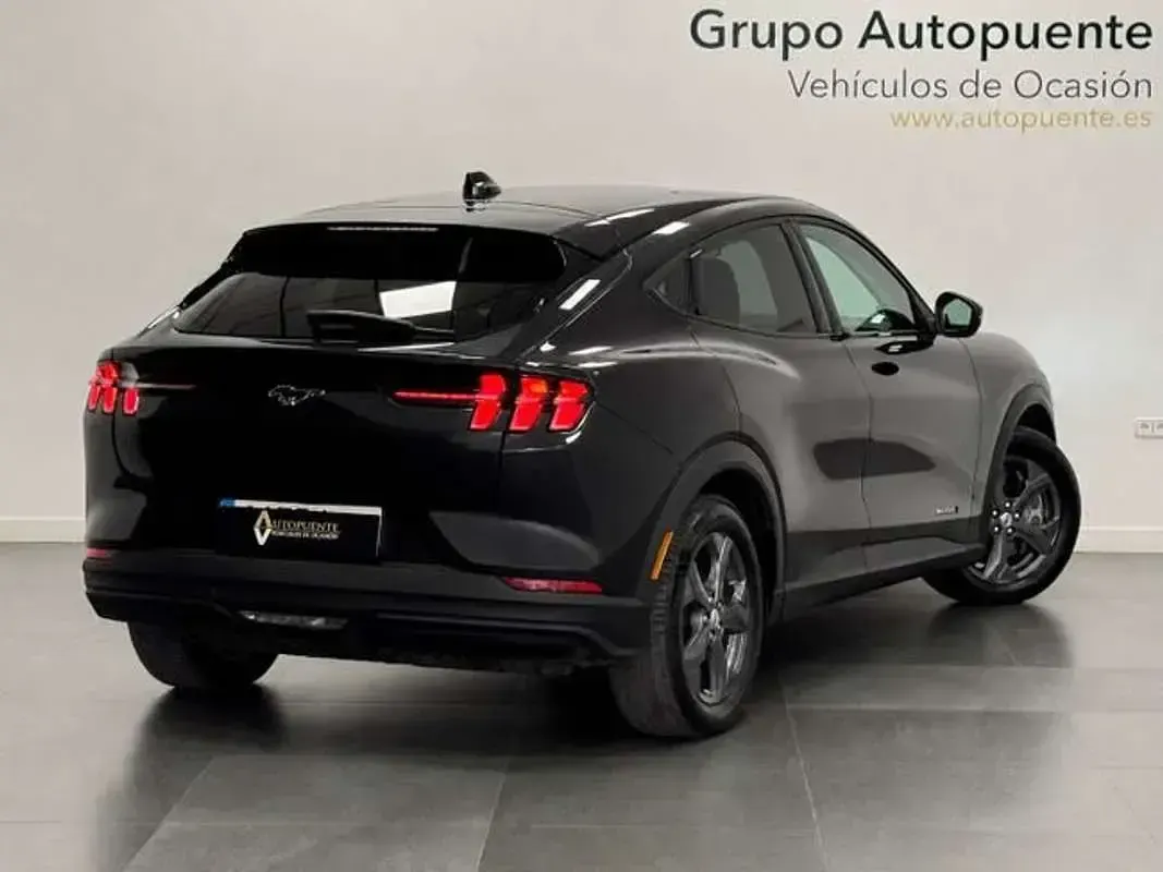 Usado Ford Mustang Mach-E 216 kW (294 CV) 2022 Gris SUV