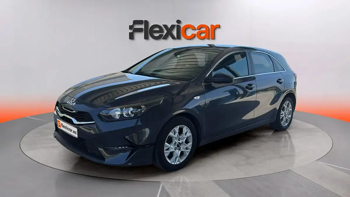 Usado Kia Ceed 136 CV (100 kW) 2023 Gris Utilitario