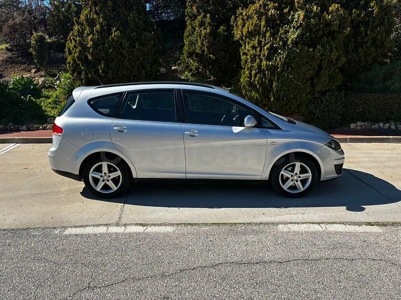Usado Seat Altea Reference 105 CV (77 kW) 2011 Gris / plata Monovolumen