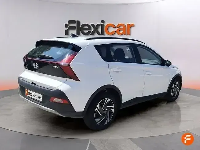Usado Hyundai Bayon 100 CV (73 kW) 2023 Blanco SUV