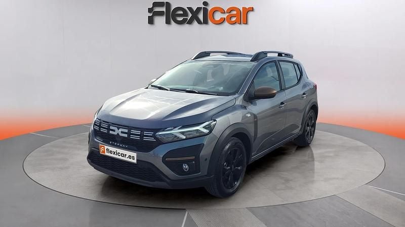 Usado Dacia Sandero Essentiel 122 CV (89 kW) 2025 Amarillo Utilitario