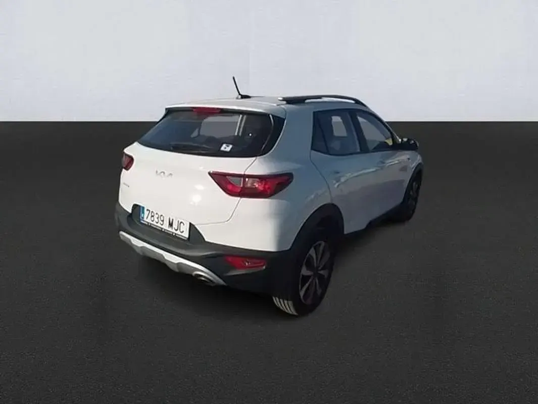 Usado Kia Stonic 84 CV (61 kW) 2023 Blanco SUV