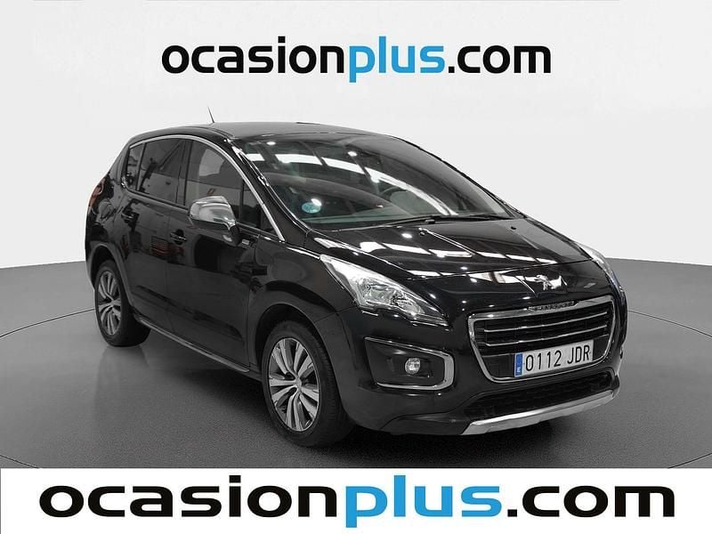 Usado Peugeot 3008 Style 120 CV (88 kW) 2015 Negro Familiar