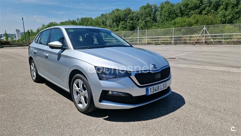 Gris / plata Usado 2021 Skoda Scala Ambition Utilitario | 13.500 € (Precio justo) - Imagen 1/4