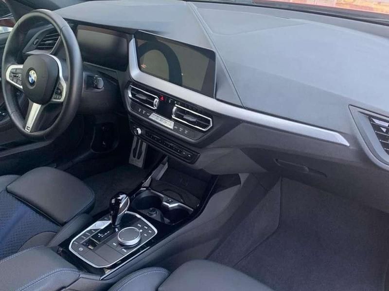 Usado BMW 118 Comfort Edition 150 CV (110 kW) 2024 Rojo Utilitario