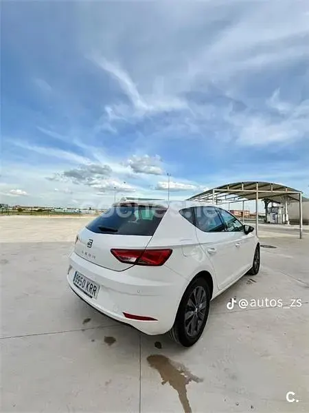 Usado Seat Leon Style 130 CV (95 kW) 2018 Blanco Berlina