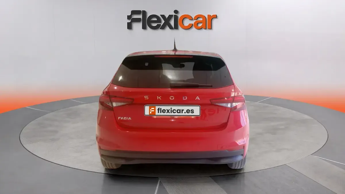 Usado Skoda Fabia Selection 95 CV (69 kW) 2024 Rojo Utilitario