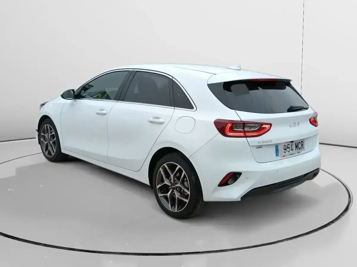 Usado Kia Ceed 160 CV (117 kW) 2022 Blanco Utilitario