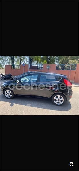 Usado Ford Fiesta Trend 68 CV (50 kW) 2010 Negro Utilitario
