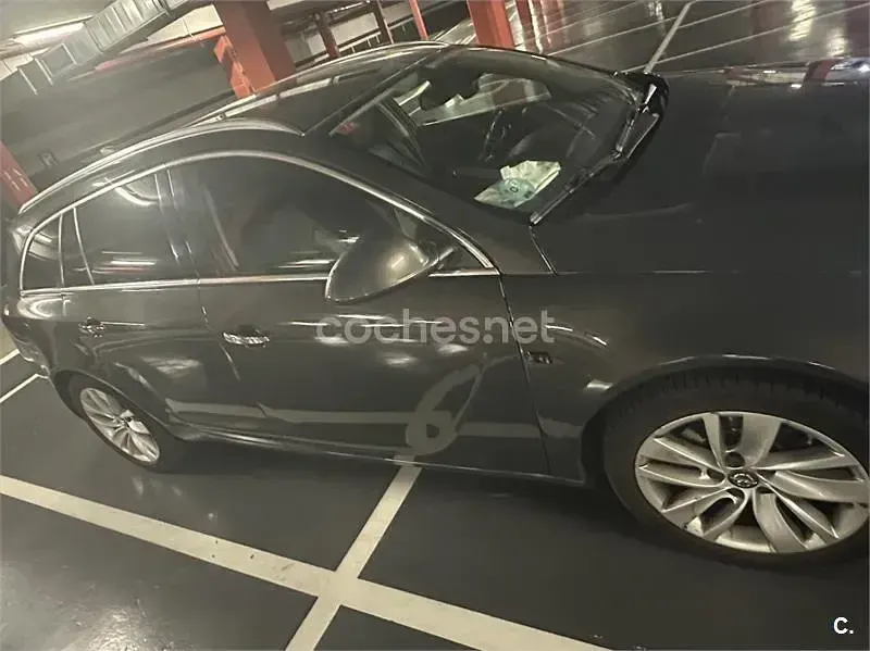 Usado Opel Insignia Selective 140 CV (102 kW) 2016 Gris / plata Familiar