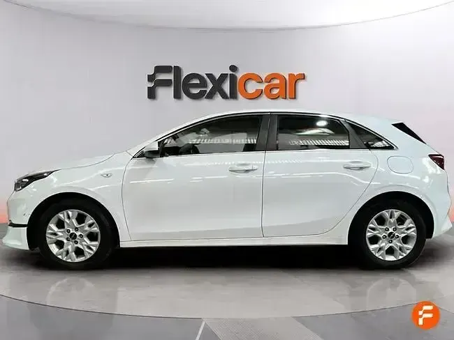 Usado Kia Ceed 136 CV (100 kW) 2023 Blanco Utilitario