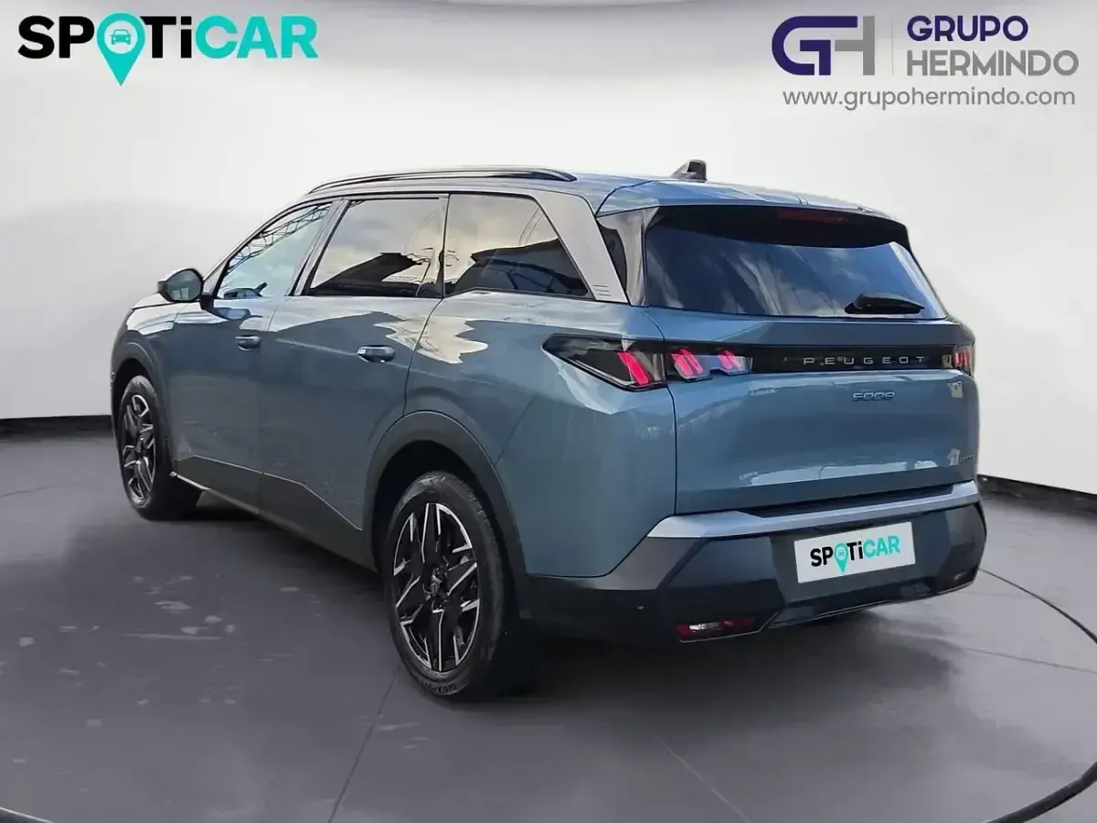 Używany Peugeot 5008 Allure 145 KM (106 kW) 2025 Szary SUV