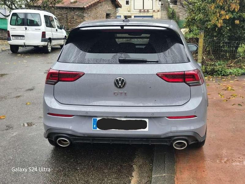 Usado VW Golf VIII GTI 300 CV (220 kW) 2022 Gris Utilitario