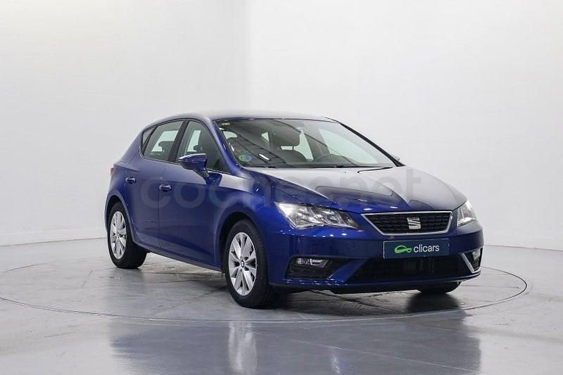 Usado Seat Leon Style 110 CV (80 kW) 2018 Azul Berlina