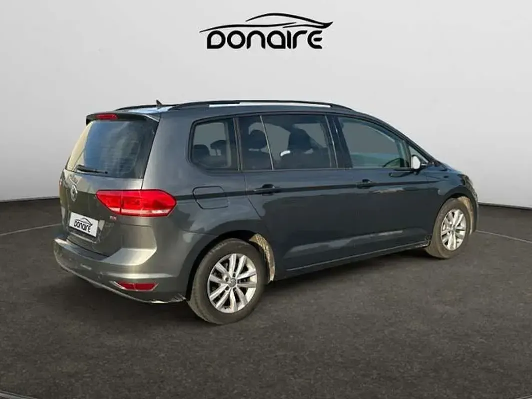 Usado VW Touran Advance 116 CV (85 kW) 2017 Marrón Monovolumen