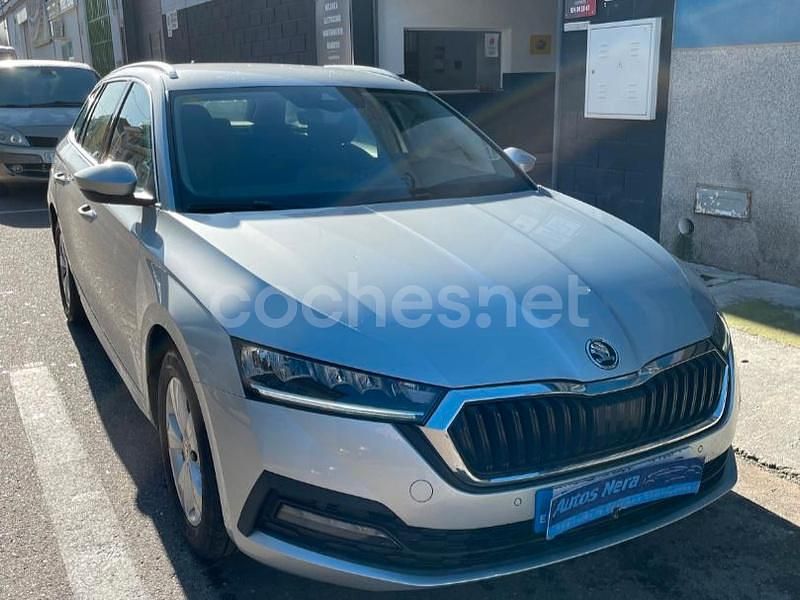 Gris Usado 2020 Skoda Octavia Ambition Familiar | 15.900 € (Precio justo) - Imagen 1/4