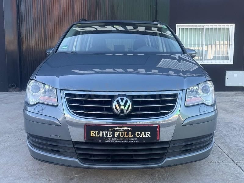 Usado VW Touran Advance 140 CV (102 kW) 2010 Gris / plata Monovolumen
