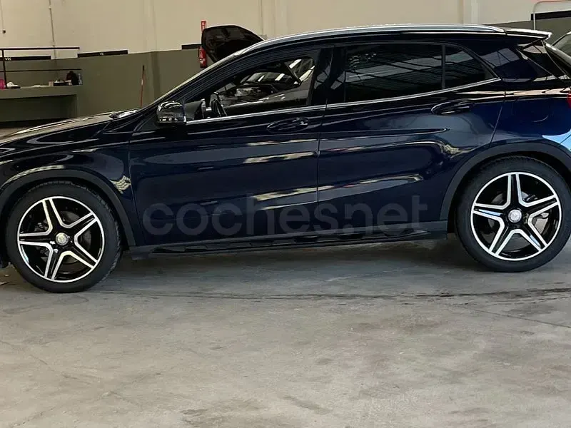 Usado Mercedes GLA220 AMG line 177 CV (130 kW) 2016 Azul SUV