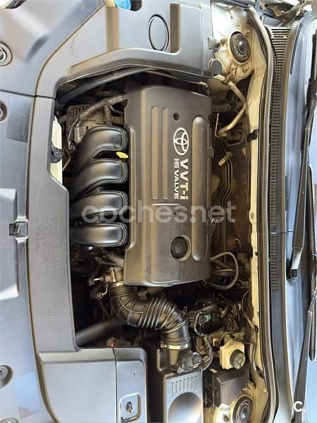 Usado Toyota Avensis Sol 129 CV (94 kW) 2004 Beige Berlina