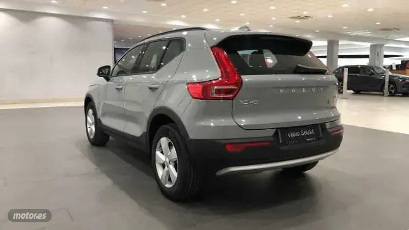 Nuevo Volvo XC40 2026 Gris SUV