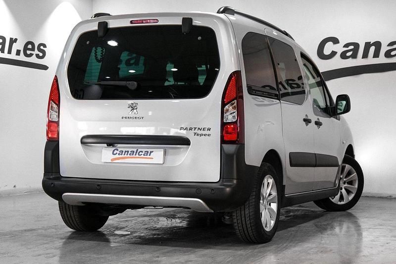 Usado Peugeot Partner Tepee Style 100 CV (73 kW) 2018 Blanco Monovolumen