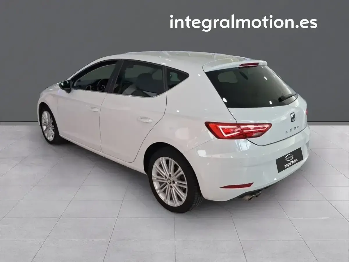 Usado Seat Leon XCELLENCE 149 CV (109 kW) 2019 Blanco