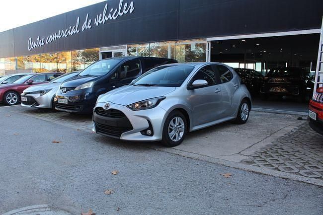 Usado Mazda 2 Center-Line 116 HP (85 kW) 2023 Cinzento Sedan
