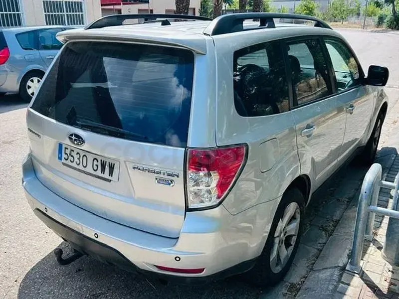 Usado Subaru Forester 147 CV (108 kW) 2010 Gris / plata SUV