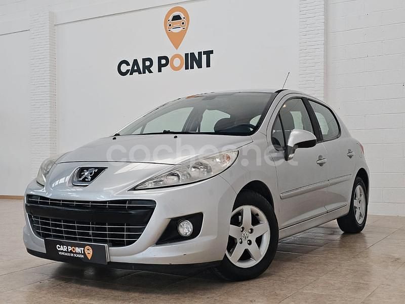 Usado Peugeot 207 Active 70 CV (51 kW) 2012 Gris / plata Berlina