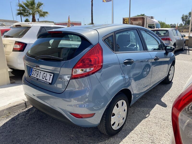 Usado Ford Fiesta Trend 96 CV (70 kW) 2009 Azul Utilitario