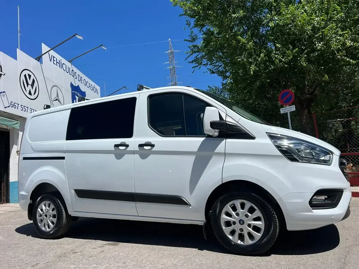 Usado Ford Transit Custom Trend 130 CV (95 kW) 2022 Blanco Familiar
