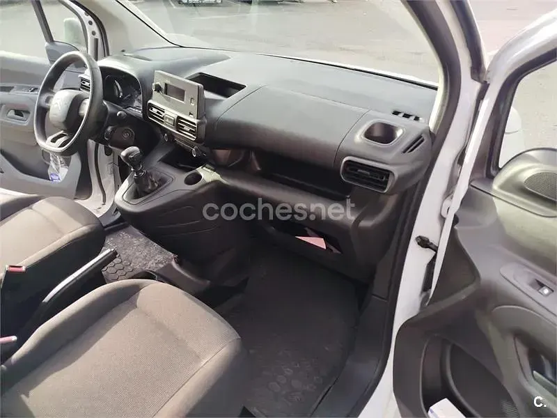 Usado Citroën Berlingo Business Class 102 CV (75 kW) 2023 Blanco Monovolumen