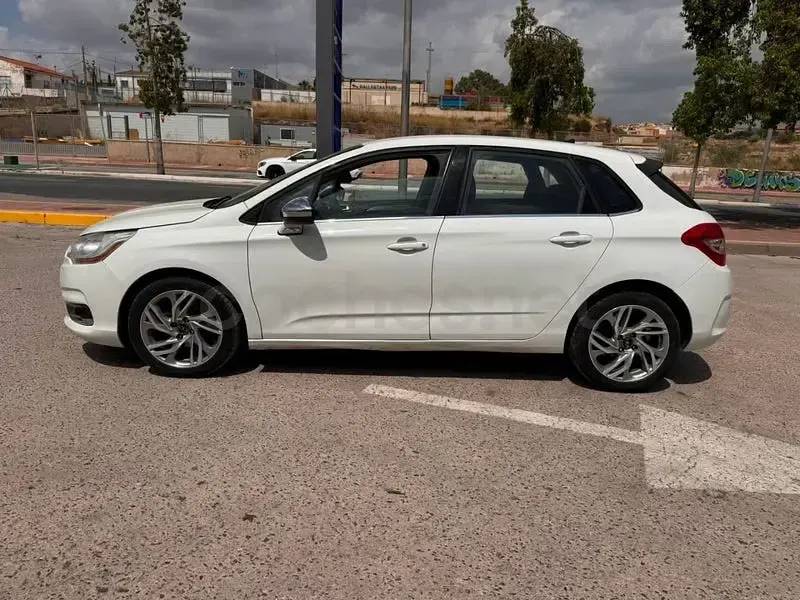 Usado Citroën C4 92 CV (67 kW) 2013 Blanco Berlina