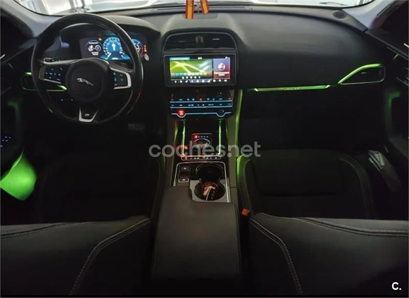Usado Jaguar F-Pace R-Sport 180 CV (132 kW) 2016 Negro SUV