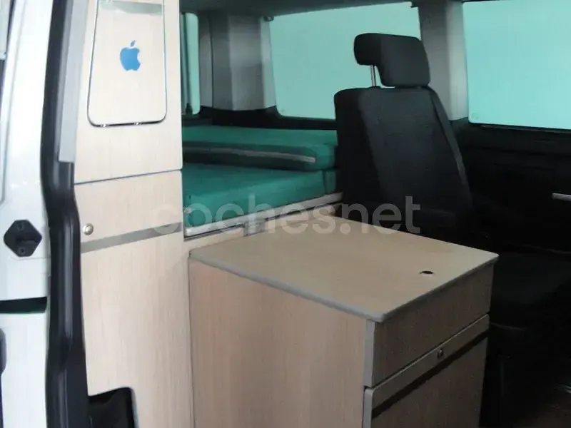 Usado VW Multivan 150 CV (110 kW) 2021 Verde Monovolumen