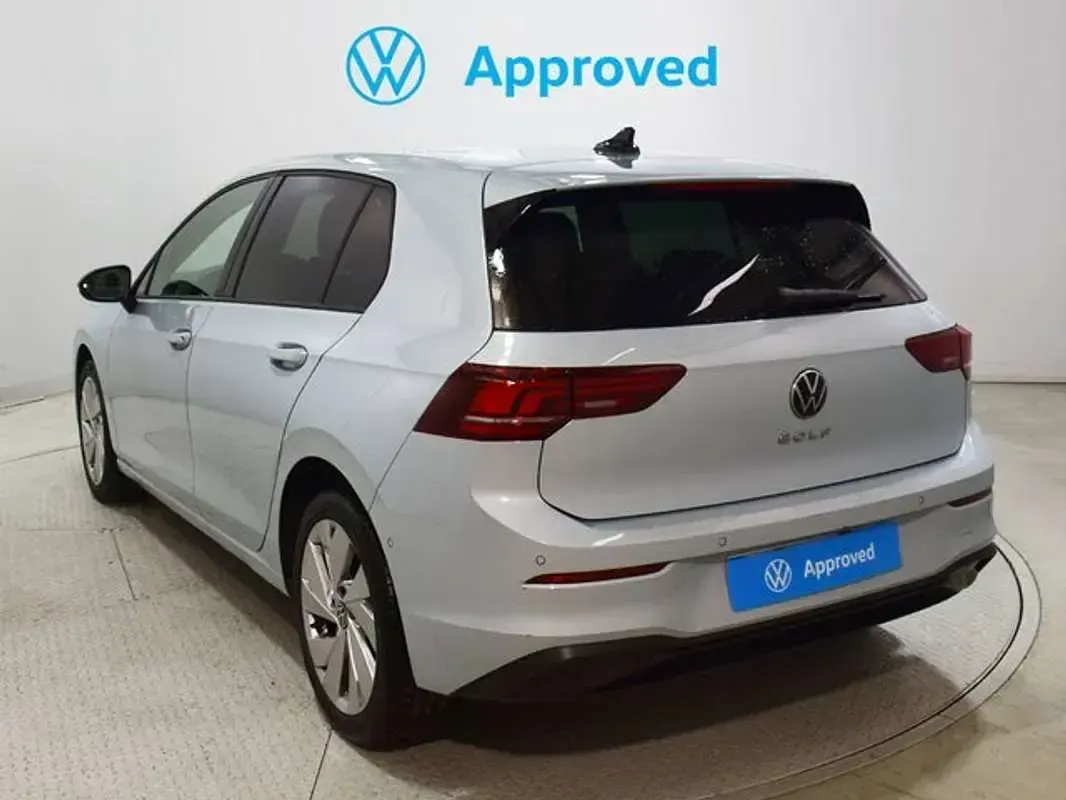Usado VW Golf VIII 116 CV (85 kW) 2025 Gris Utilitario