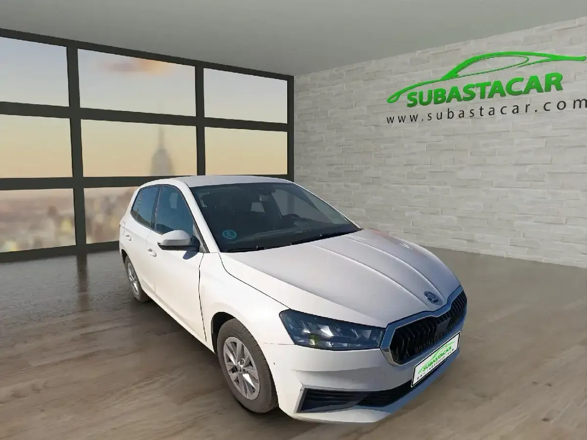 Usado Skoda Fabia 80 CV (58 kW) 2022 Blanco Utilitario