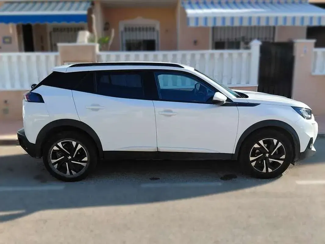 Usado Peugeot 2008 Allure 101 CV (74 kW) 2021 Blanco SUV